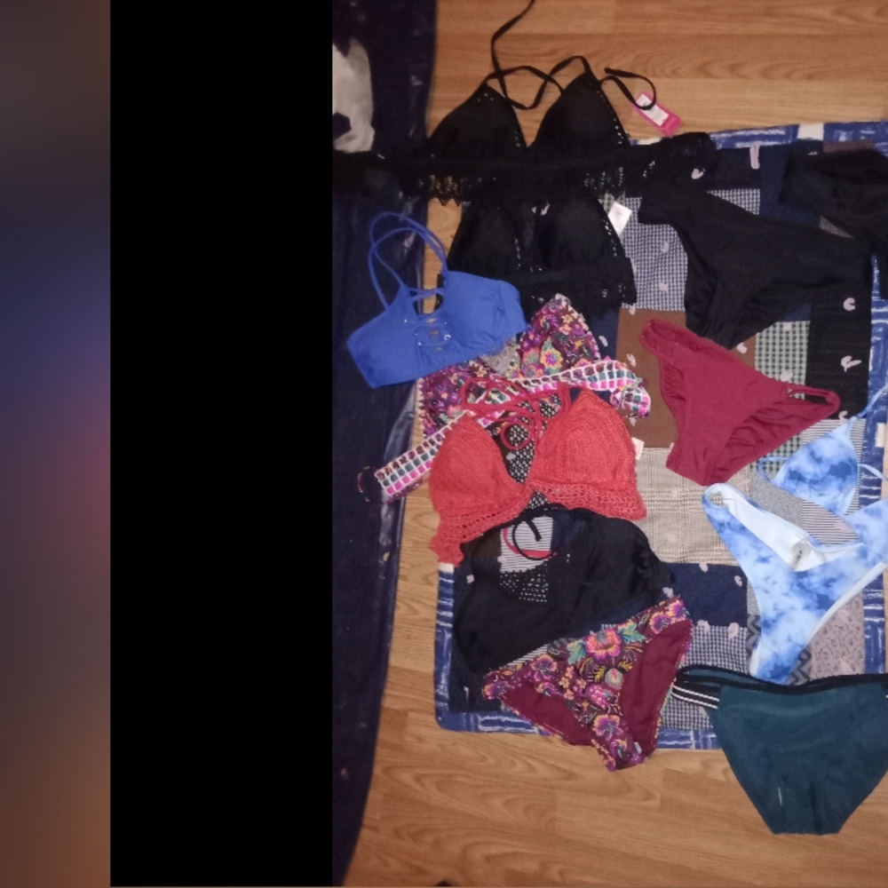 Bathing suits - Picture 3 of 5